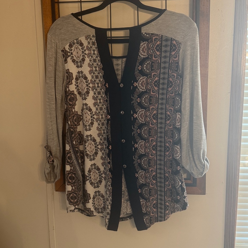 Maurice’s Gray and Black Patterned Women's Top Size M